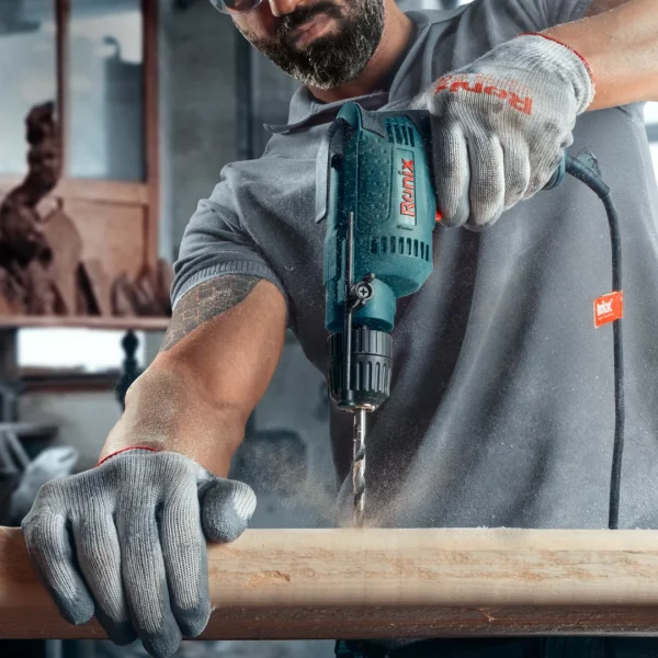 دریل برقی رونیکس 2115 در حال استفاده